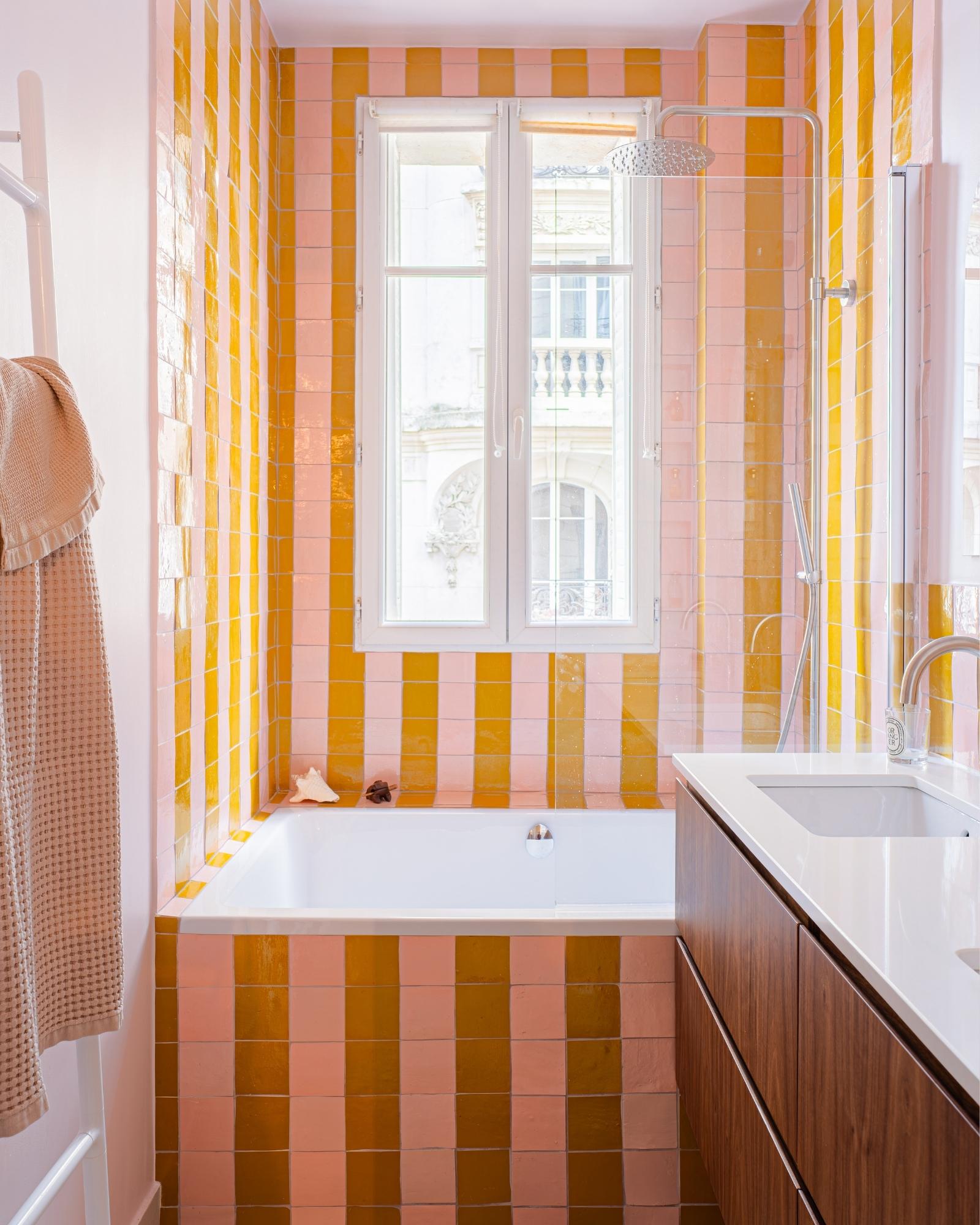 inspiration salle de bain rayures colorés