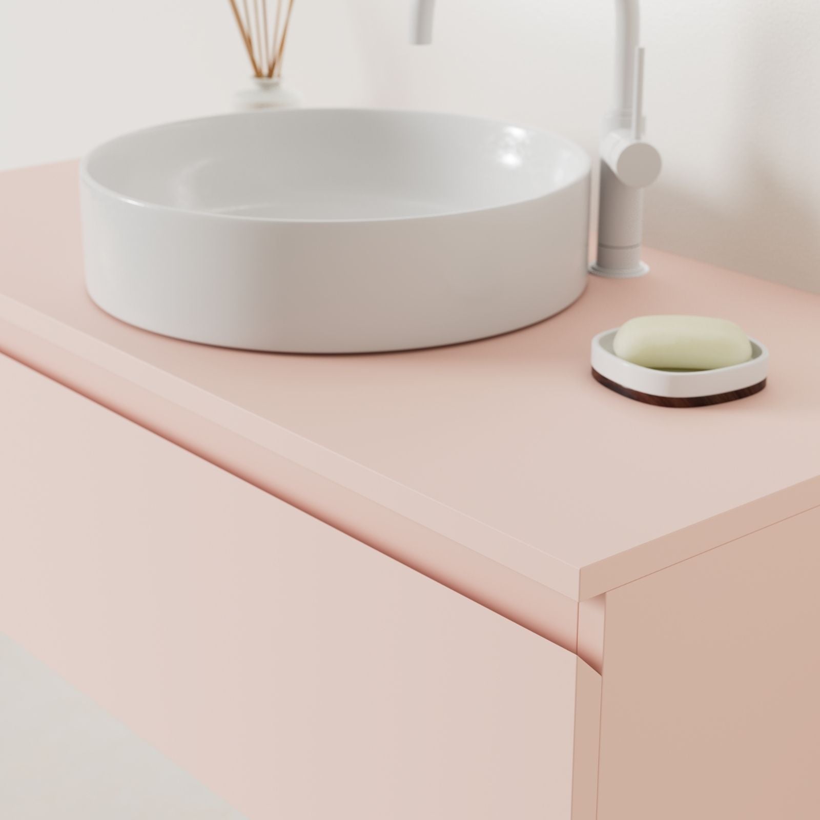 meuble salle de bain mino 100 cm rose poignées intégrées avec vasque posé vue angle
