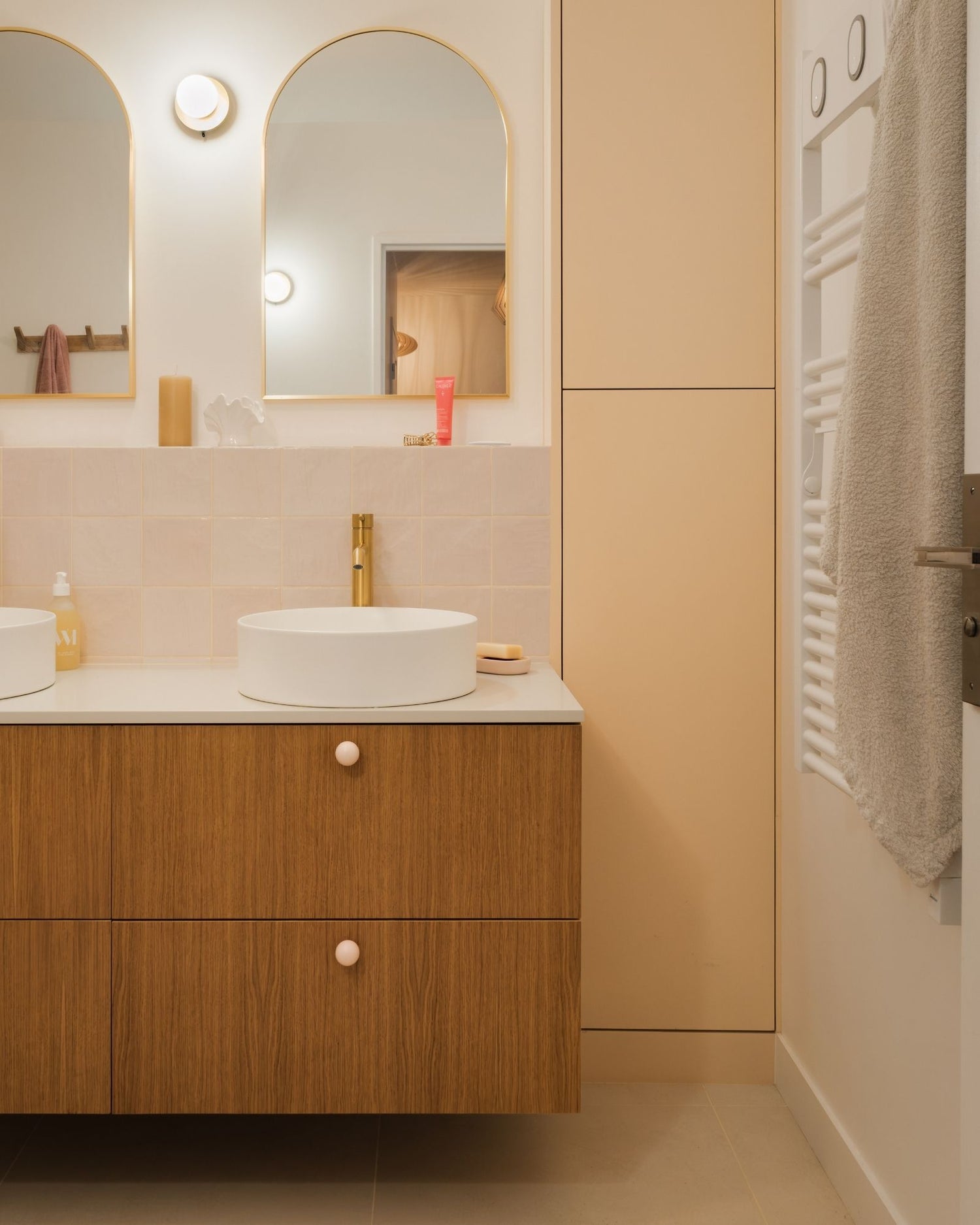 inspiration salle de bain bois et rose