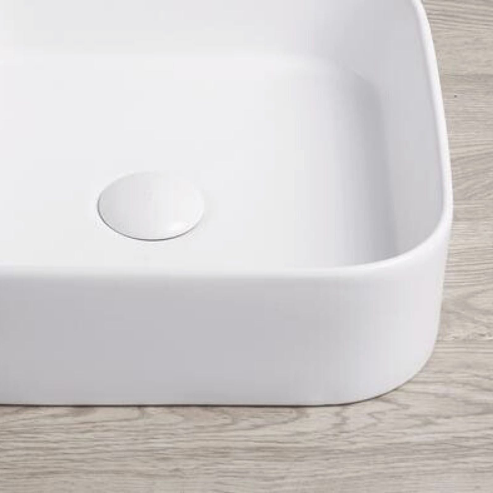 bonde clic clac universelle blanche installée sur vasque salle de bain