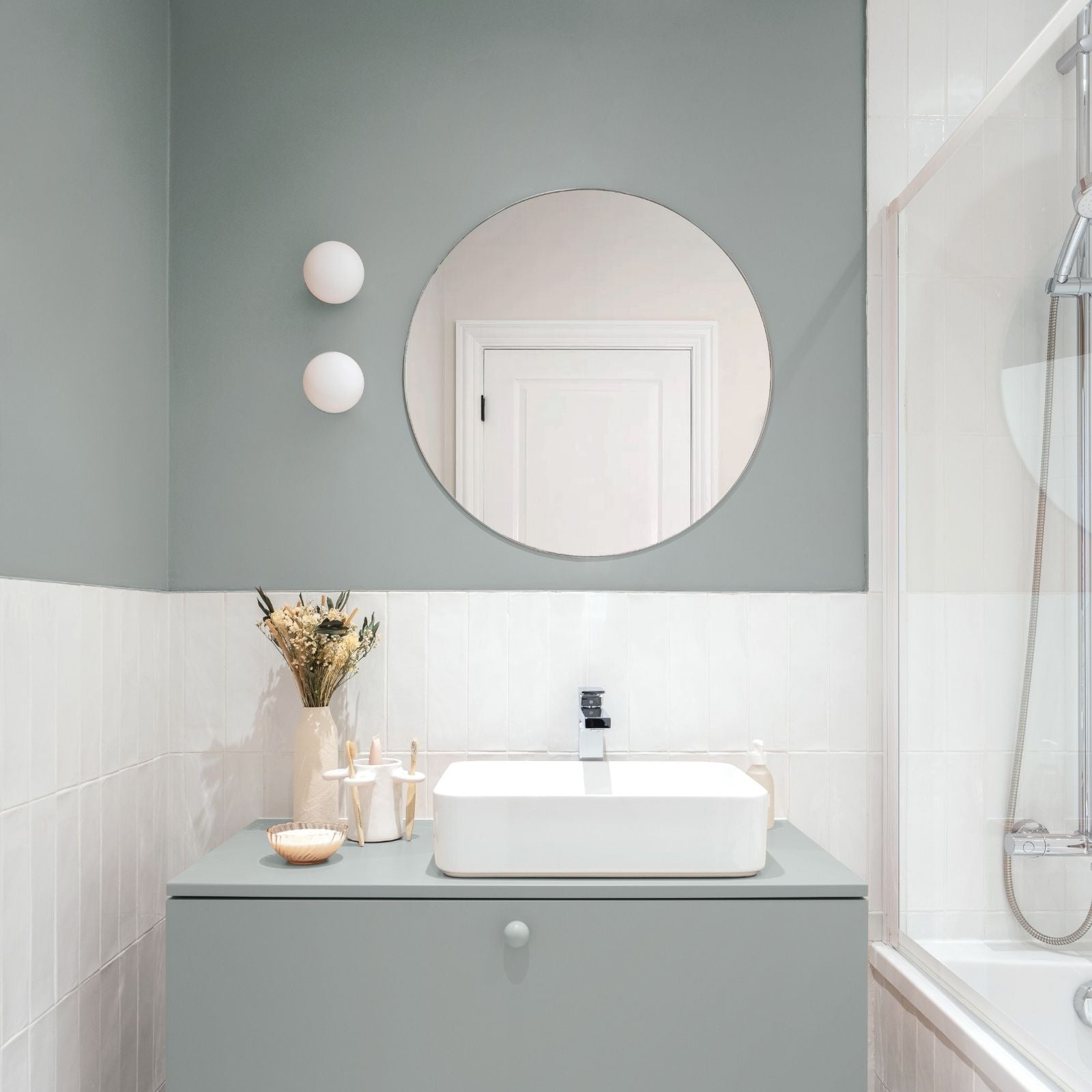 peinture meuble salle de bain couleur bleu application intérieur