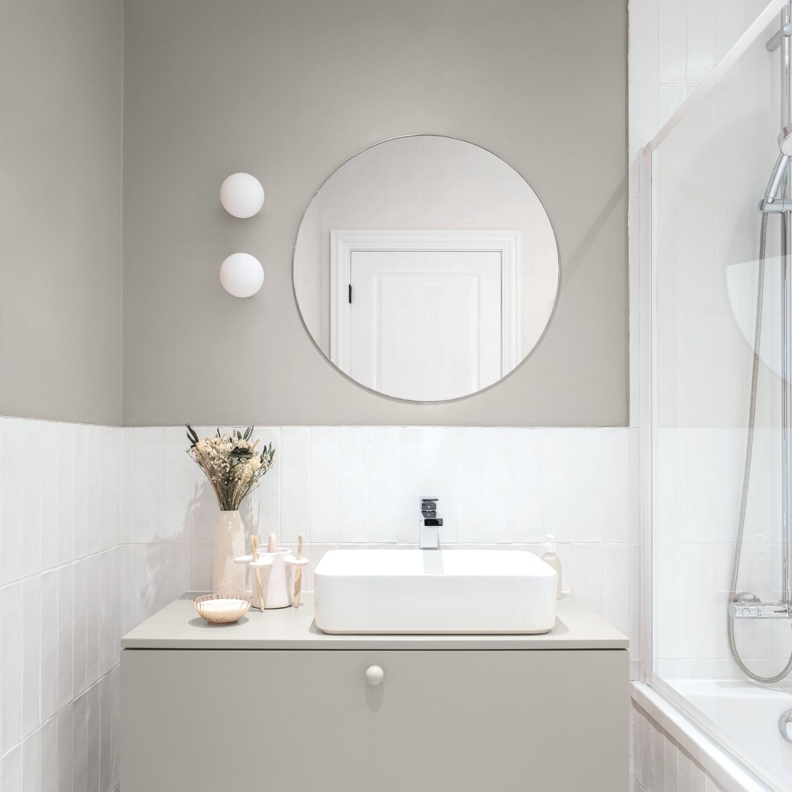 peinture meuble salle de bain couleur greige application intérieur