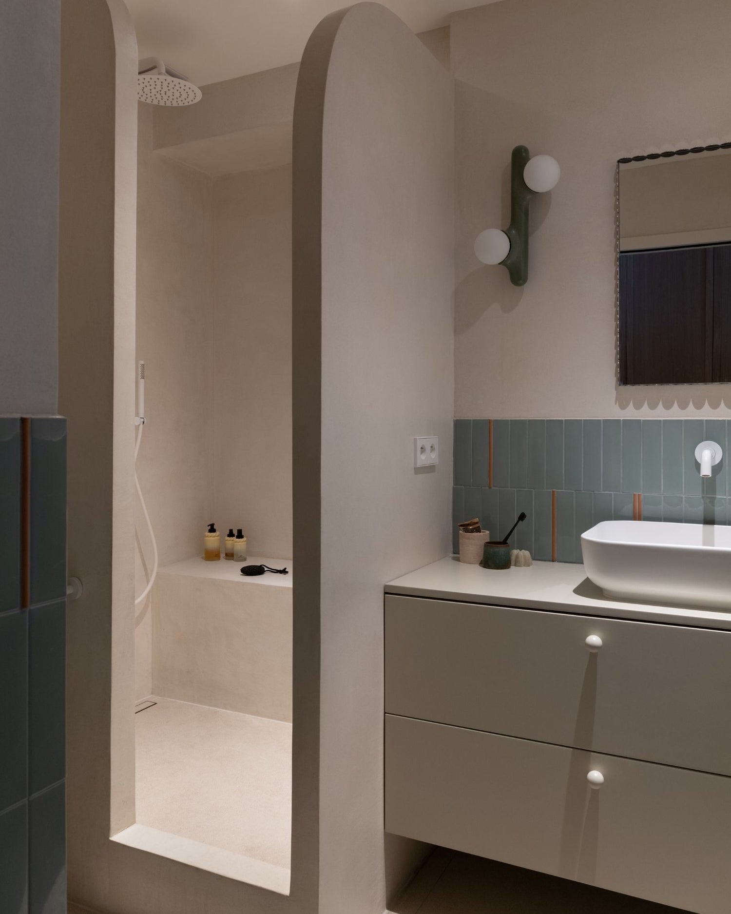 inspiration salle de bain beige et bleu
