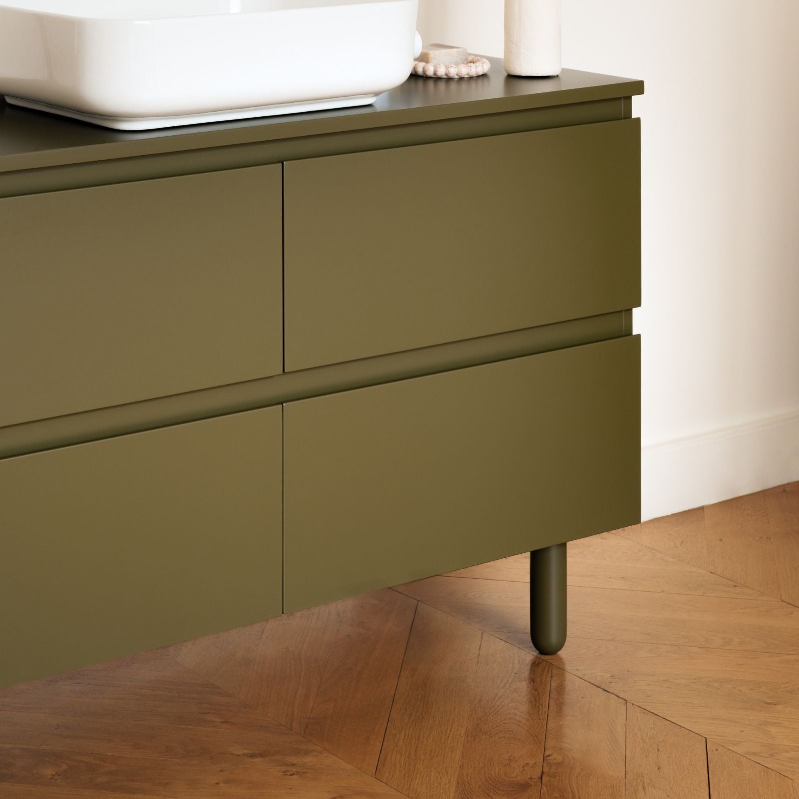 pieds meuble salle de bain pedro kaki vue angle installé