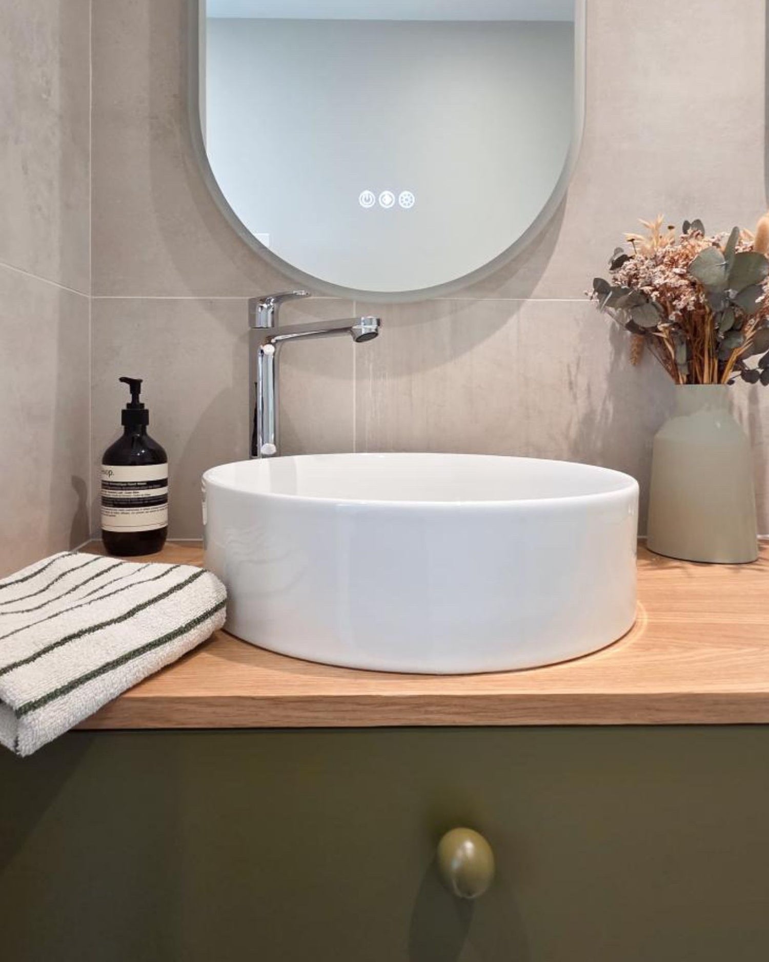 inspiration meuble de salle de bain kaki et chêne