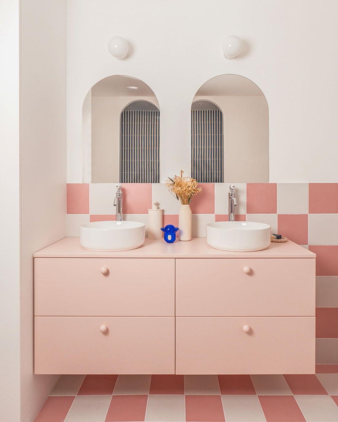 meuble de salle de bain rose double vasque