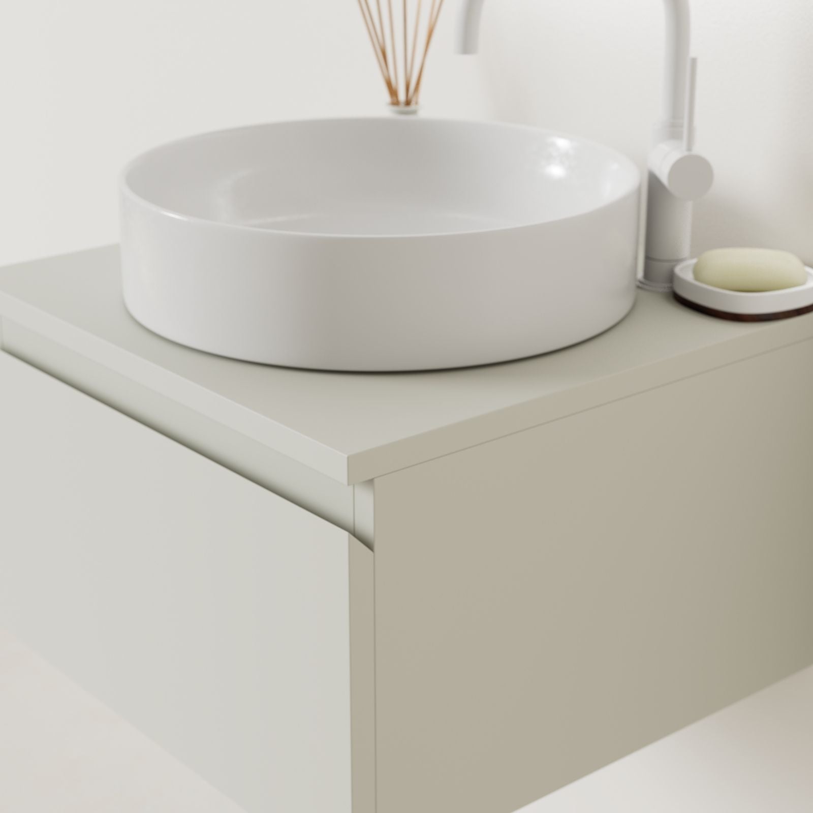 meuble salle de bain mino 50 cm craie poignées intégrées avec vasque posé vue angle