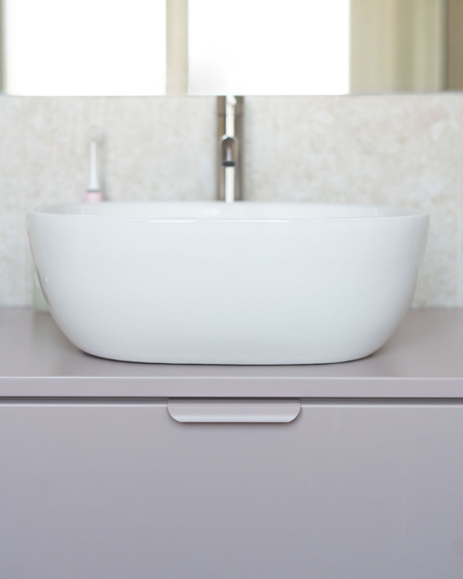 détail poignées de meuble de salle de bain parme