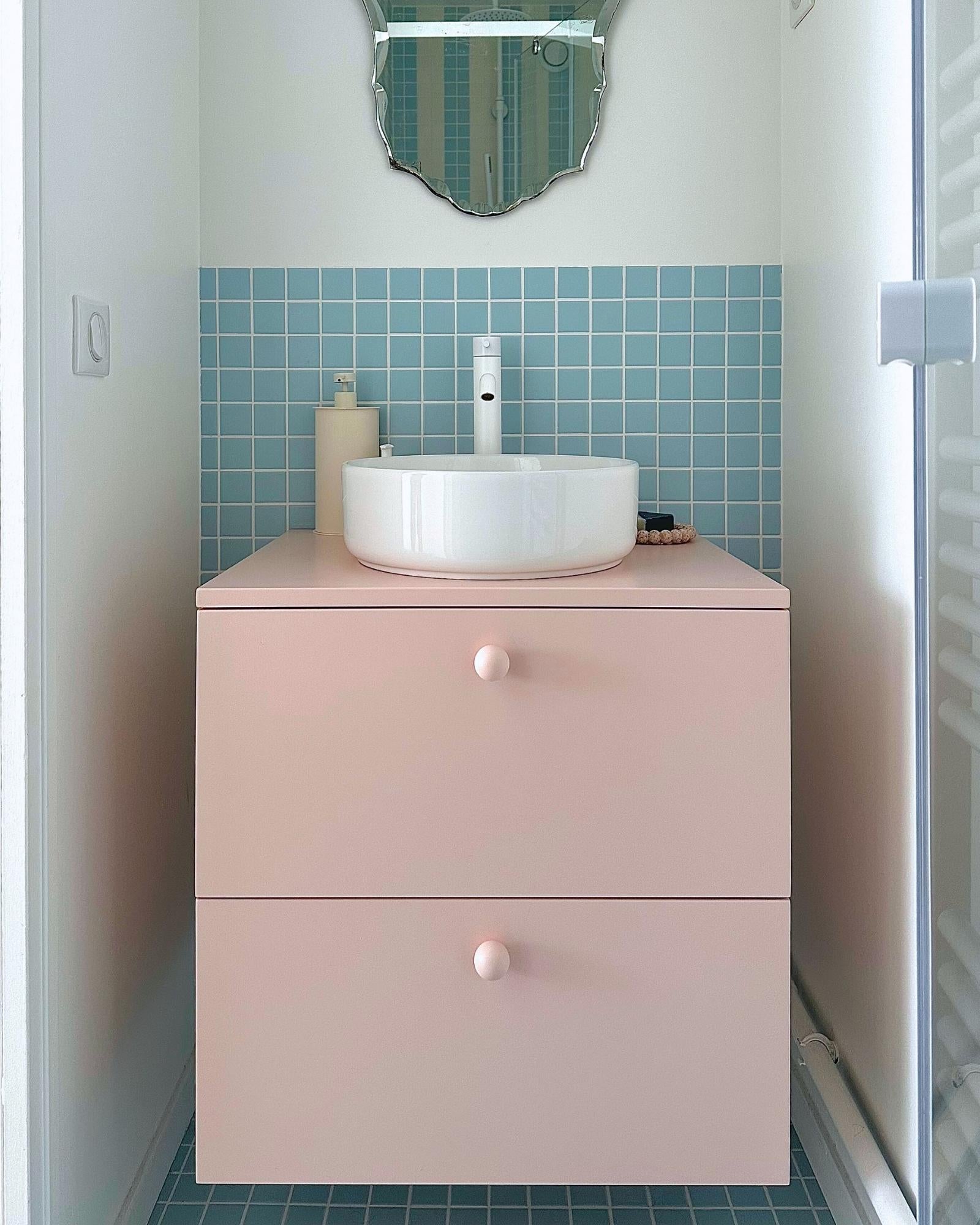 meuble de salle de bain rose petit espace